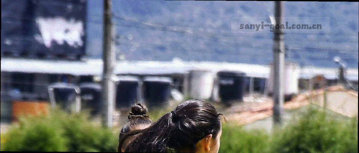 球员跑动热区与指标数字叠加的可视化图形
